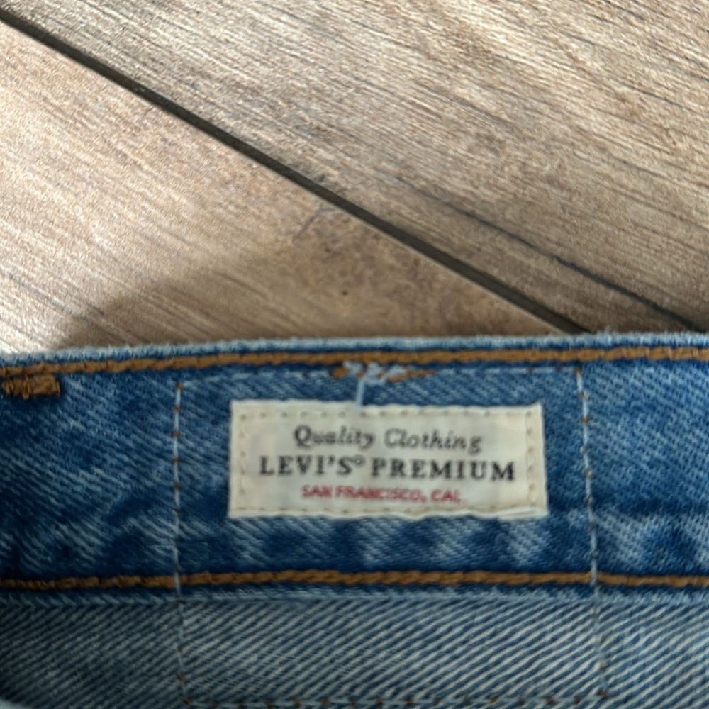 Levi's® Premium 501® ORIGINAL CROPPED WEDGIE STRAIGHT FIT WOMEN'S JEANS size 27 - Picture 7 of 10